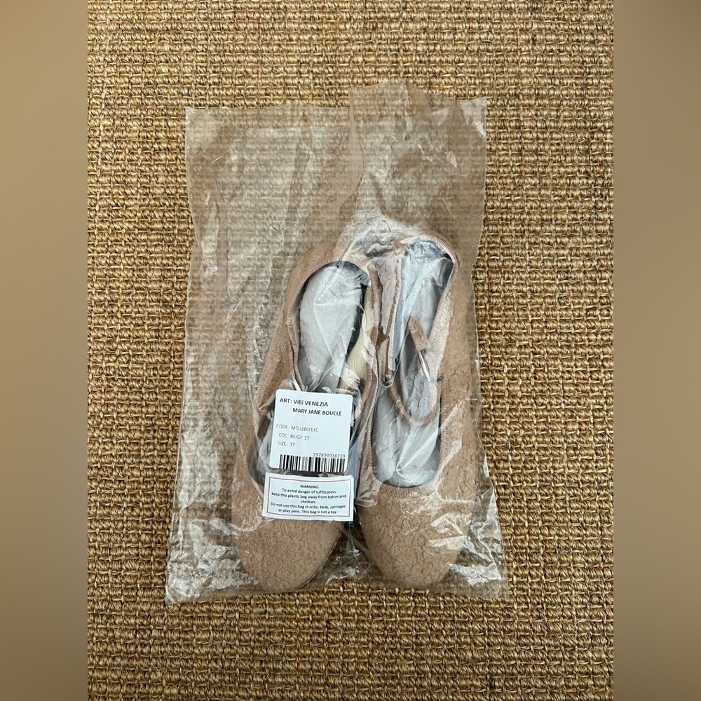 NWT Vibi Venezia Bouclé Mary Janes Size 37